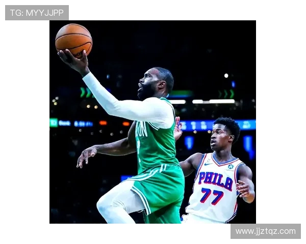 单节狂砍14分埃奇库姆半场高效7投5中引领球队攻势稳定输出表现